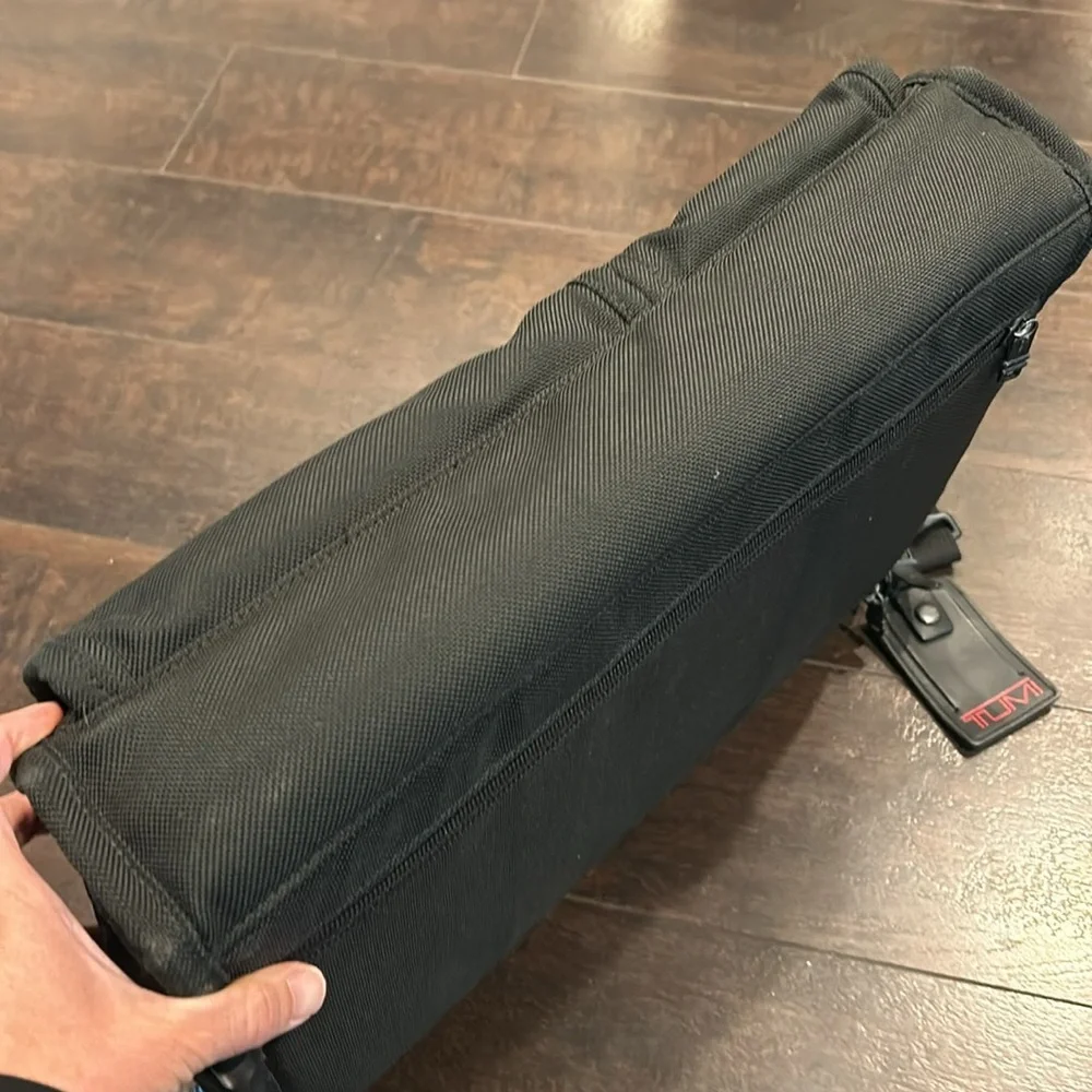 Tumi Alpha3 Expandable briefcase Black carry on